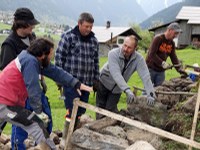 An der Via Valtellina werden die alten Trockensteinmauern saniert und wiedererrichtet